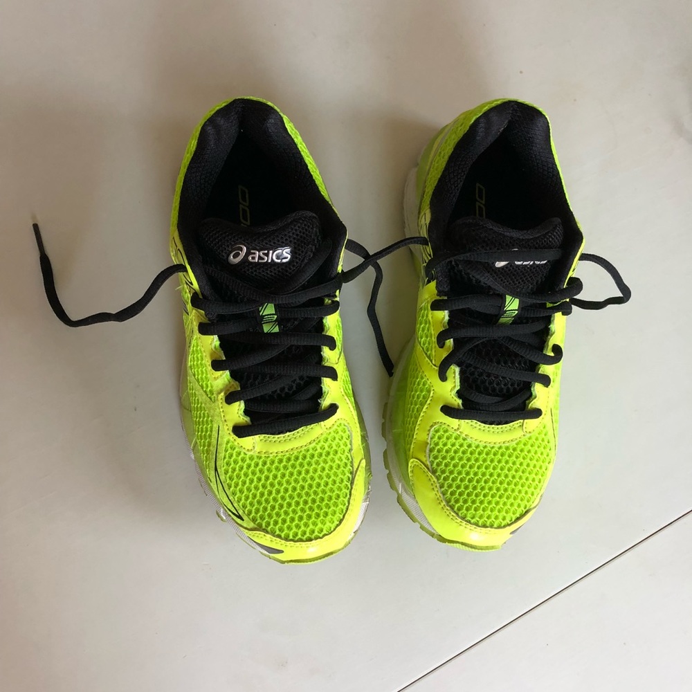 Almost new ASICS GT2000